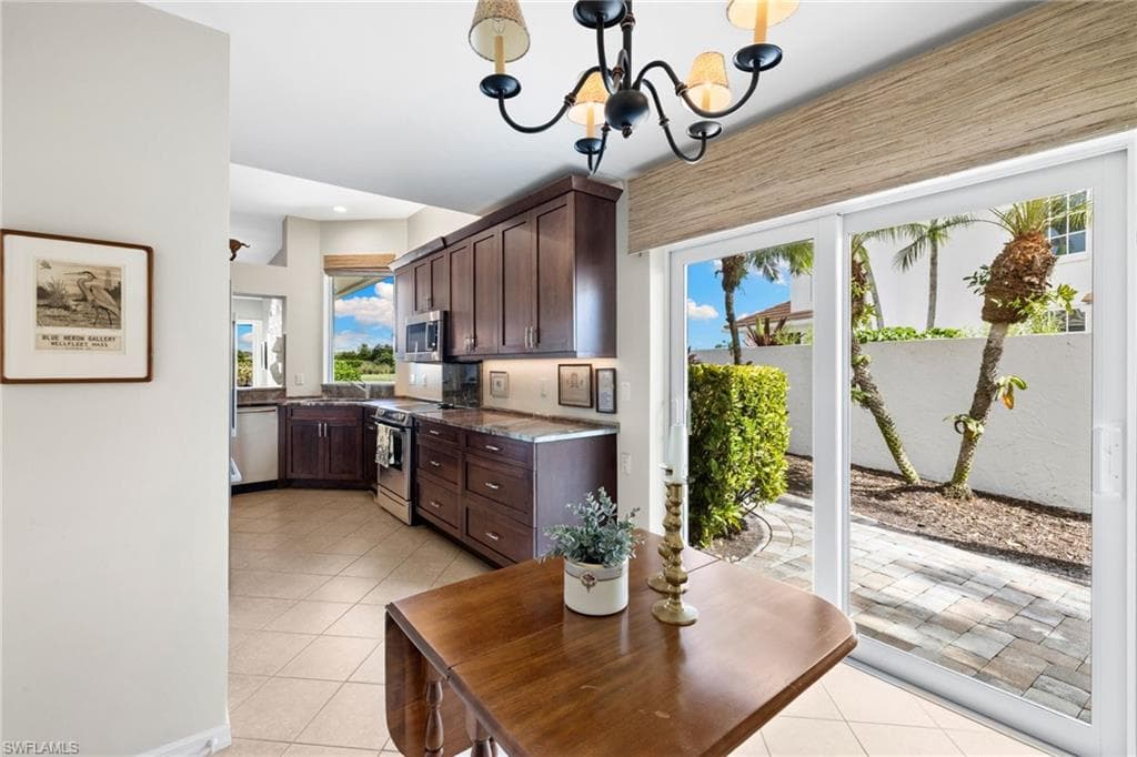 2153 Paget Cir, Naples, FL 34112-9