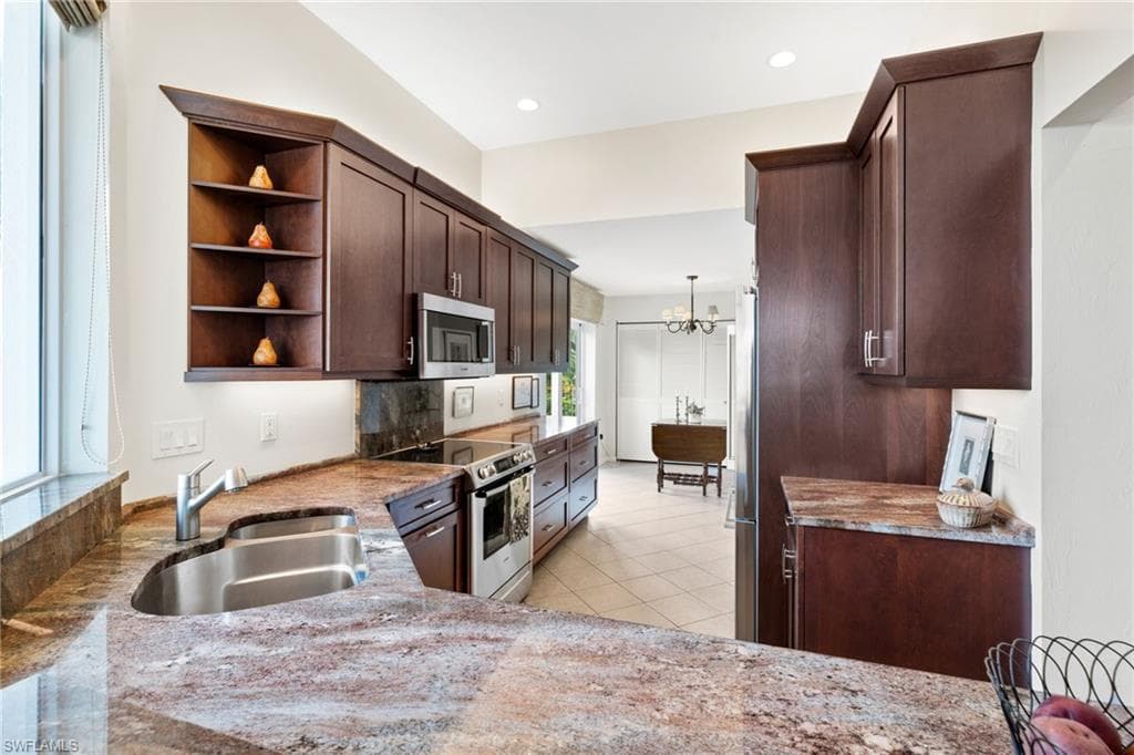 2153 Paget Cir, Naples, FL 34112-7