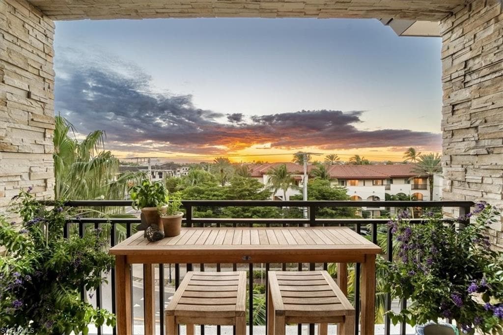 1035 3rd Ave S 401, Naples, FL 34102-1