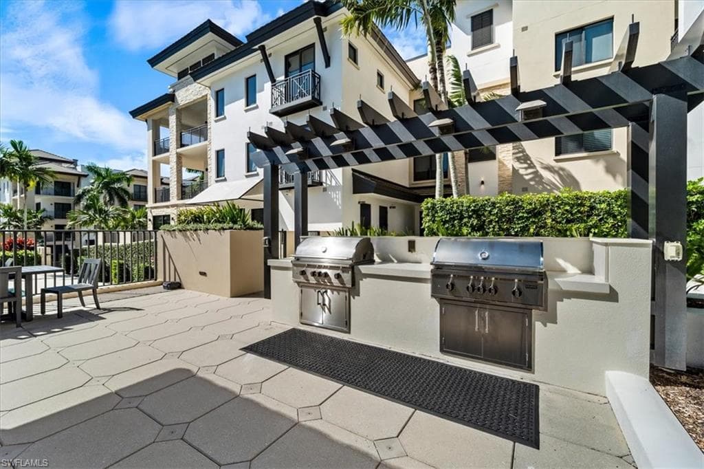 1035 3rd Ave S 401, Naples, FL 34102-38