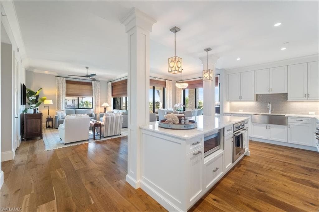 1035 3rd Ave S 401, Naples, FL 34102-7