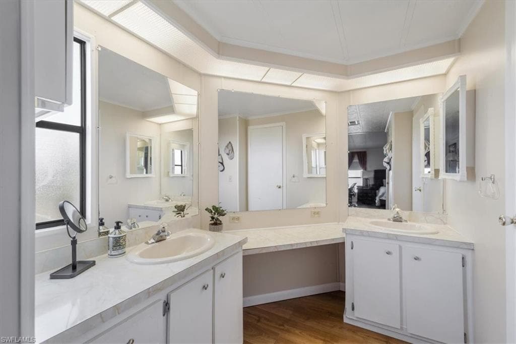 10 Lake Diane Dr, Naples, FL 34114-8