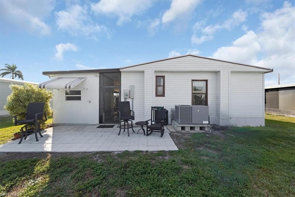 10 Lake Diane Dr, Naples, FL 34114-11