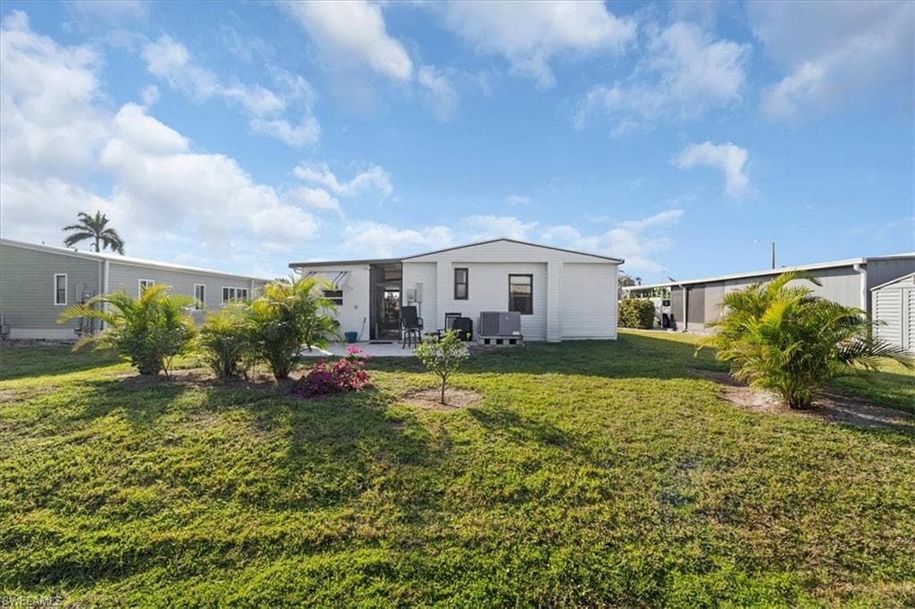 10 Lake Diane Dr, Naples, FL 34114-21