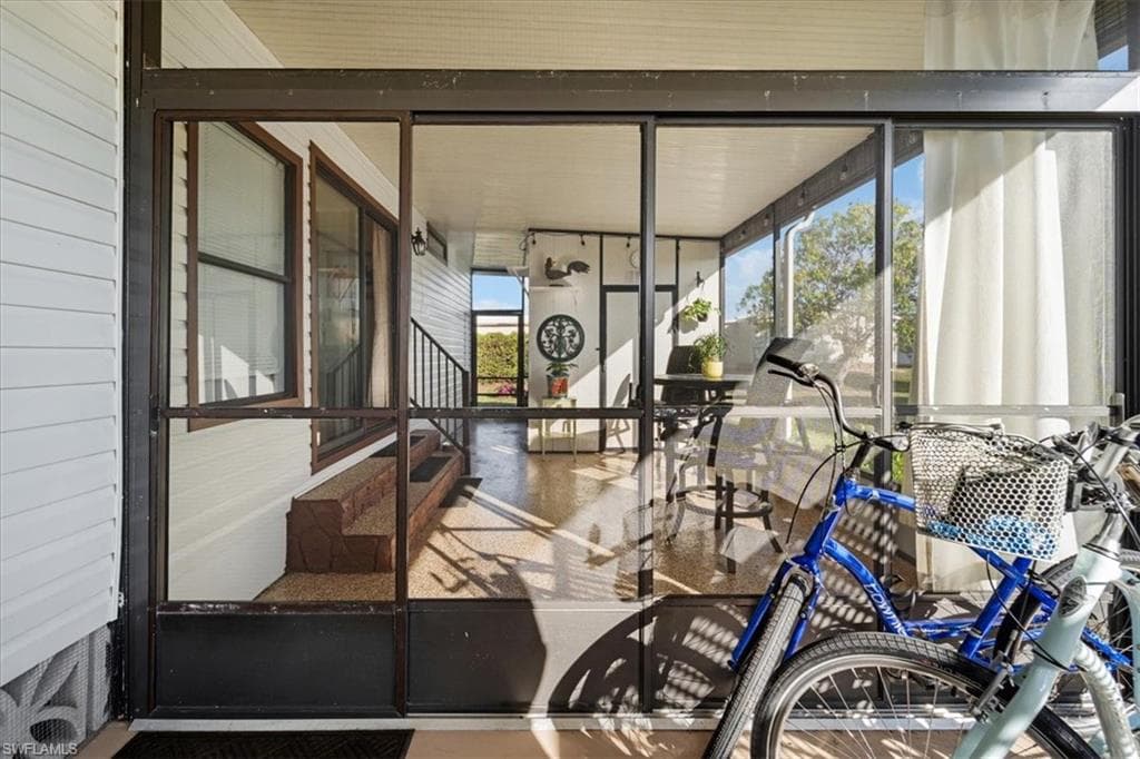 10 Lake Diane Dr, Naples, FL 34114-3