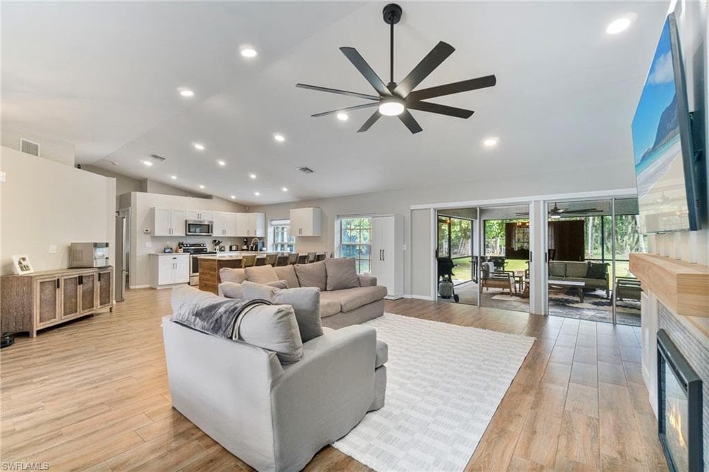 640 13th St NW, Naples, FL 34120-8