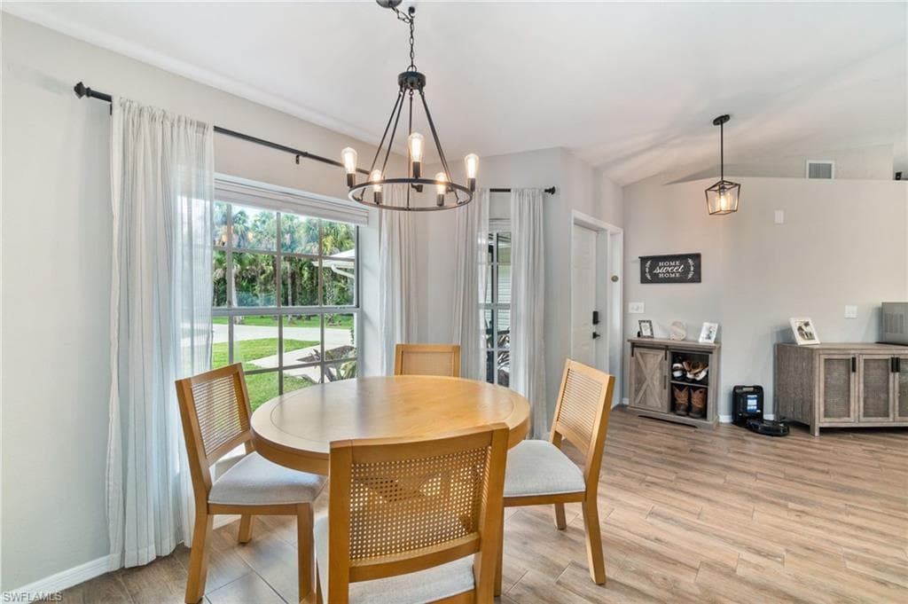 640 13th St NW, Naples, FL 34120-10