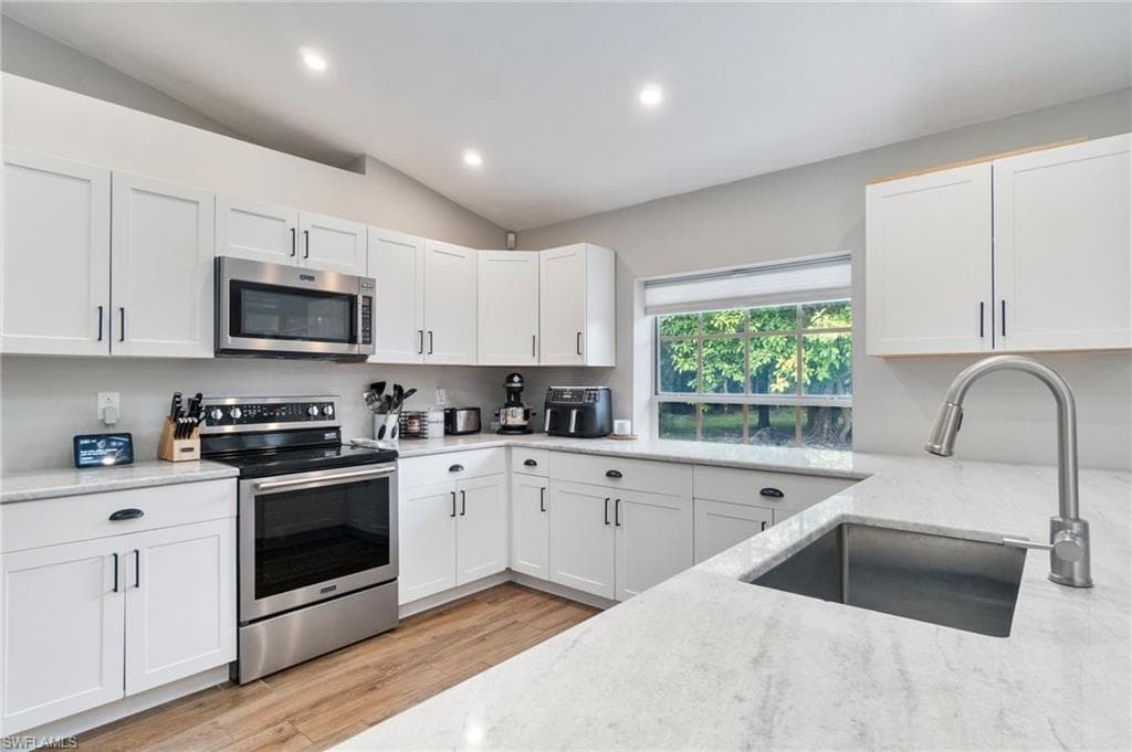 640 13th St NW, Naples, FL 34120-13