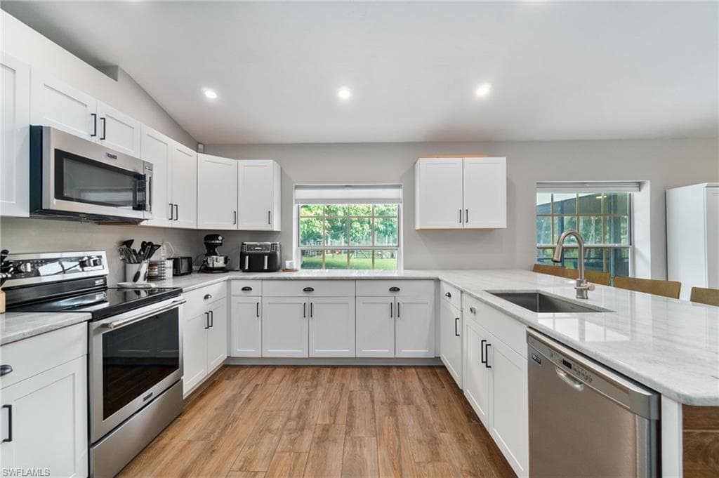 640 13th St NW, Naples, FL 34120-14