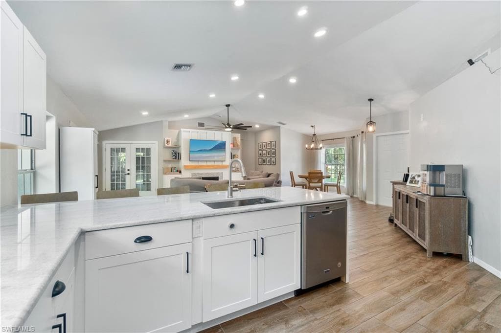 640 13th St NW, Naples, FL 34120-15