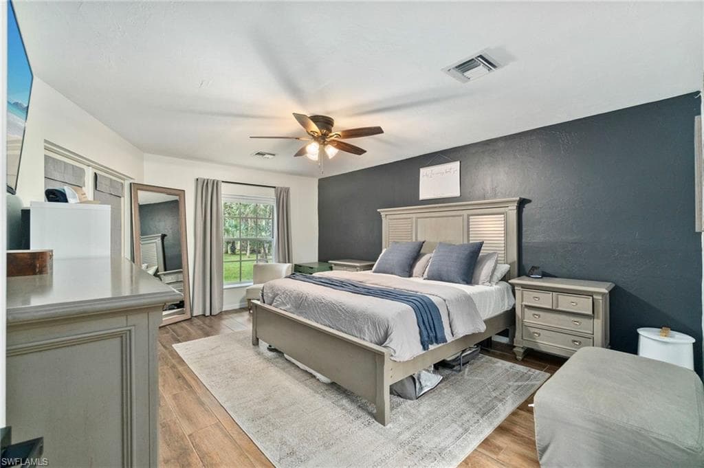 640 13th St NW, Naples, FL 34120-16