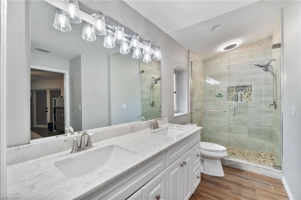 640 13th St NW, Naples, FL 34120-19