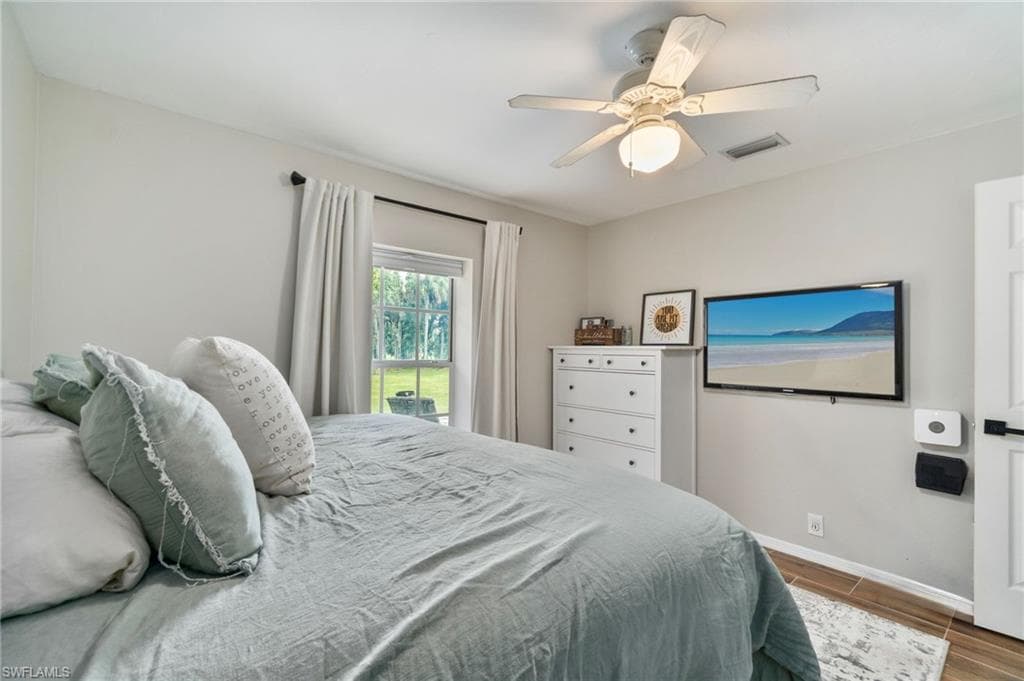 640 13th St NW, Naples, FL 34120-24