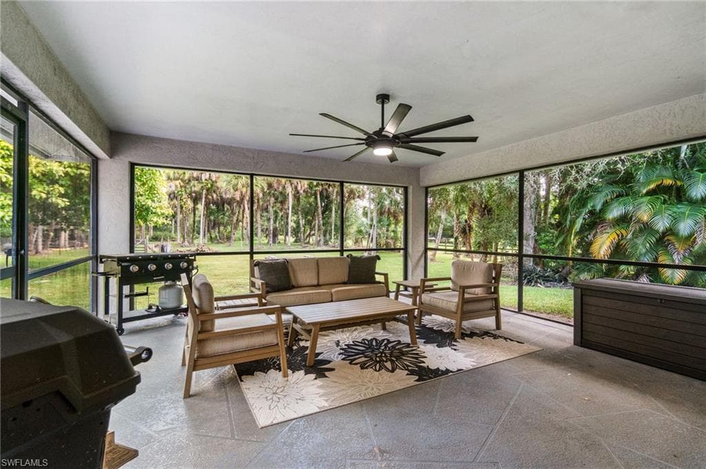 640 13th St NW, Naples, FL 34120-26