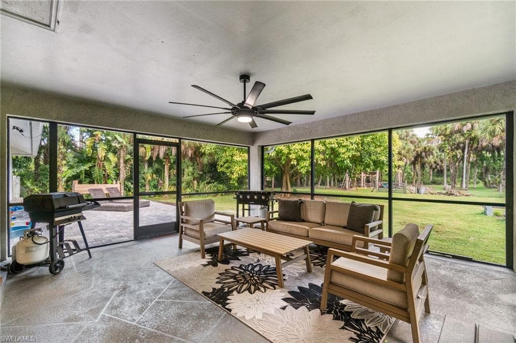 640 13th St NW, Naples, FL 34120-27