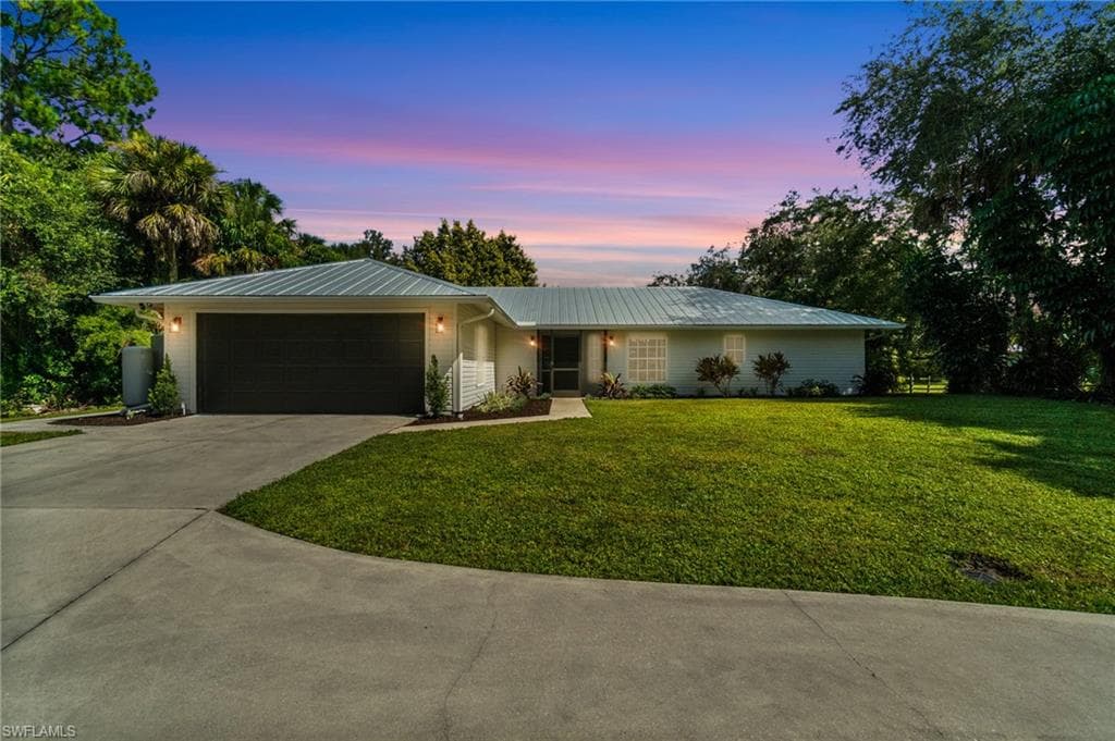 640 13th St NW, Naples, FL 34120-1