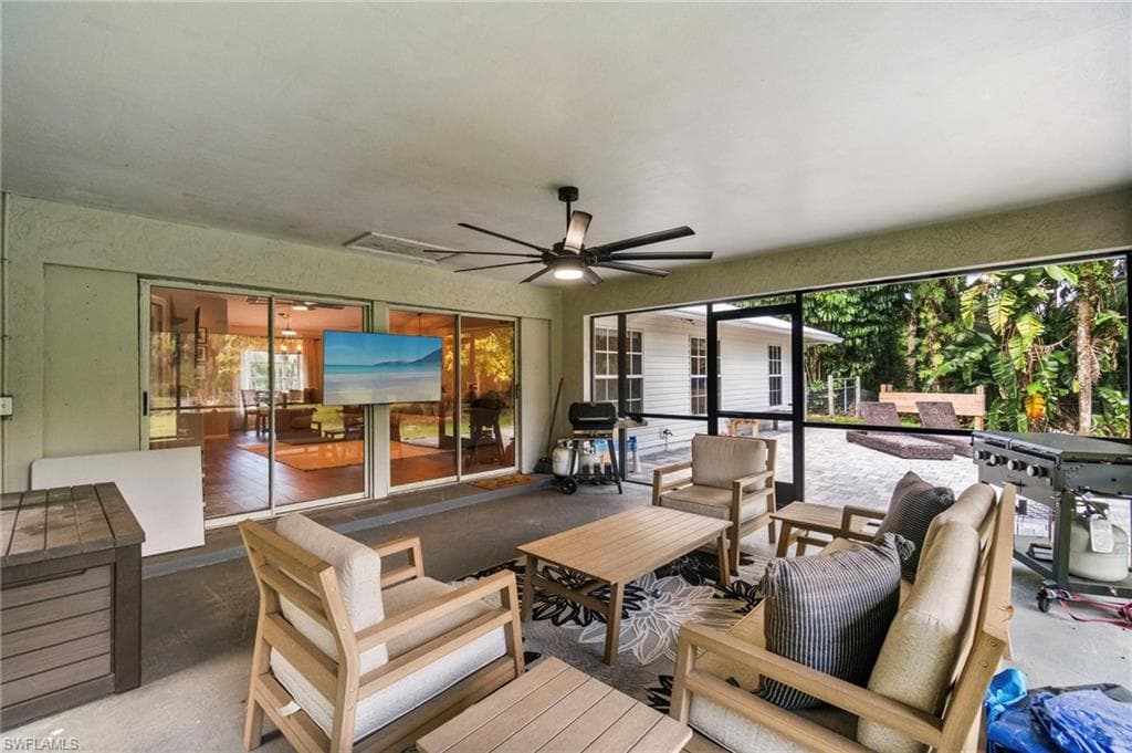 640 13th St NW, Naples, FL 34120-28