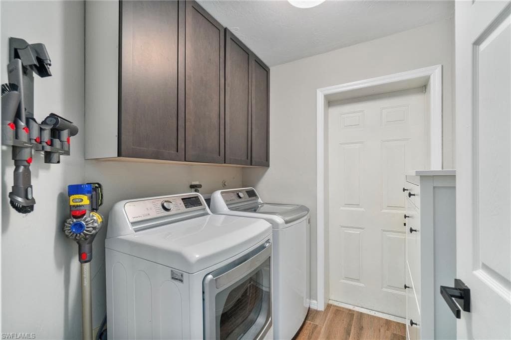 640 13th St NW, Naples, FL 34120-29