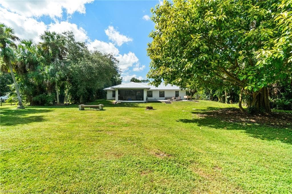 640 13th St NW, Naples, FL 34120-32