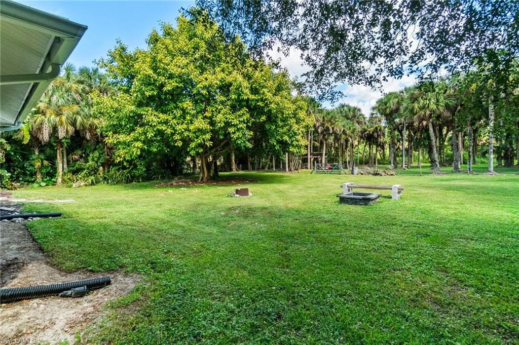 640 13th St NW, Naples, FL 34120-34