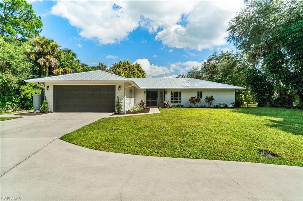 640 13th St NW, Naples, FL 34120-2