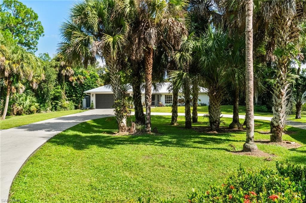 640 13th St NW, Naples, FL 34120-4