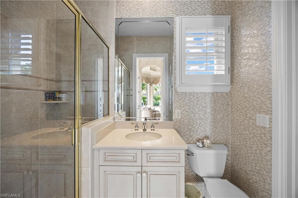 8752 Muirfield Dr, Naples, FL 34109-19