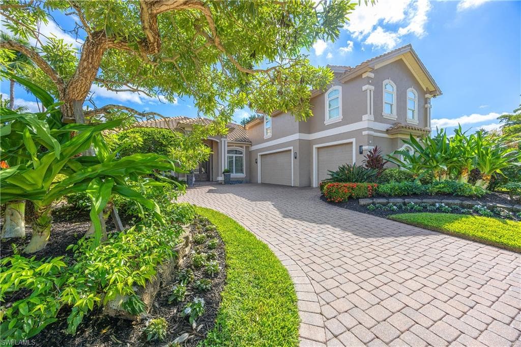8752 Muirfield Dr, Naples, FL 34109-2