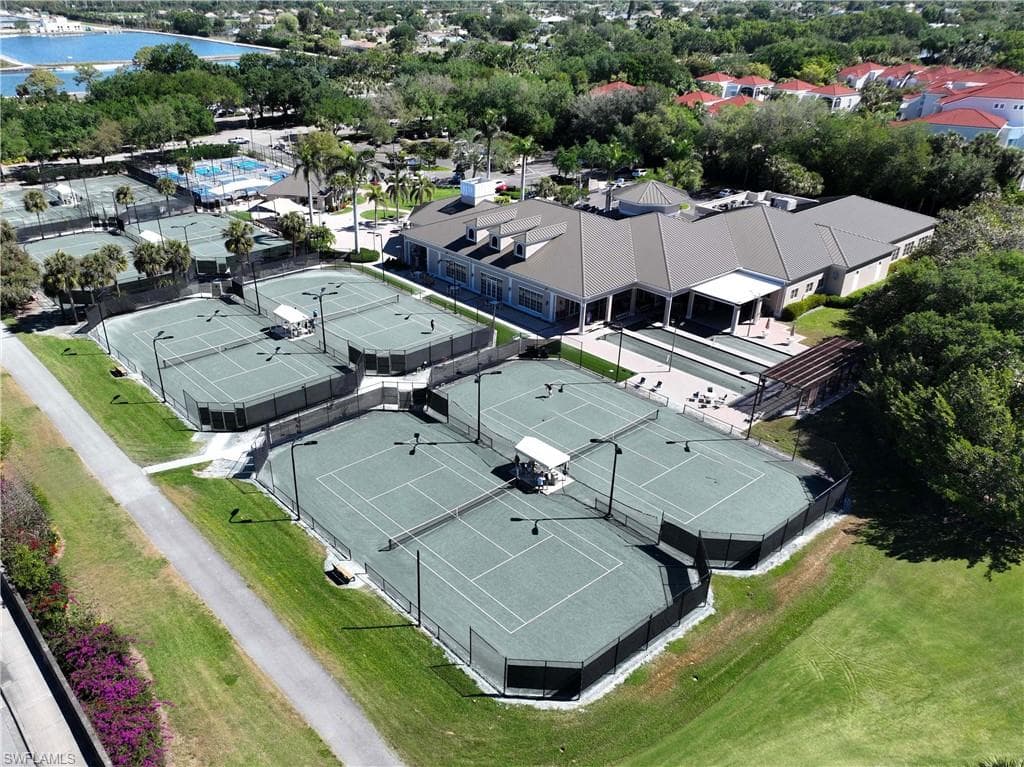 8752 Muirfield Dr, Naples, FL 34109-38