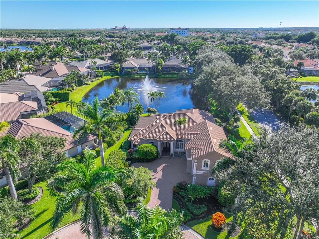 8752 Muirfield Dr, Naples, FL 34109-3