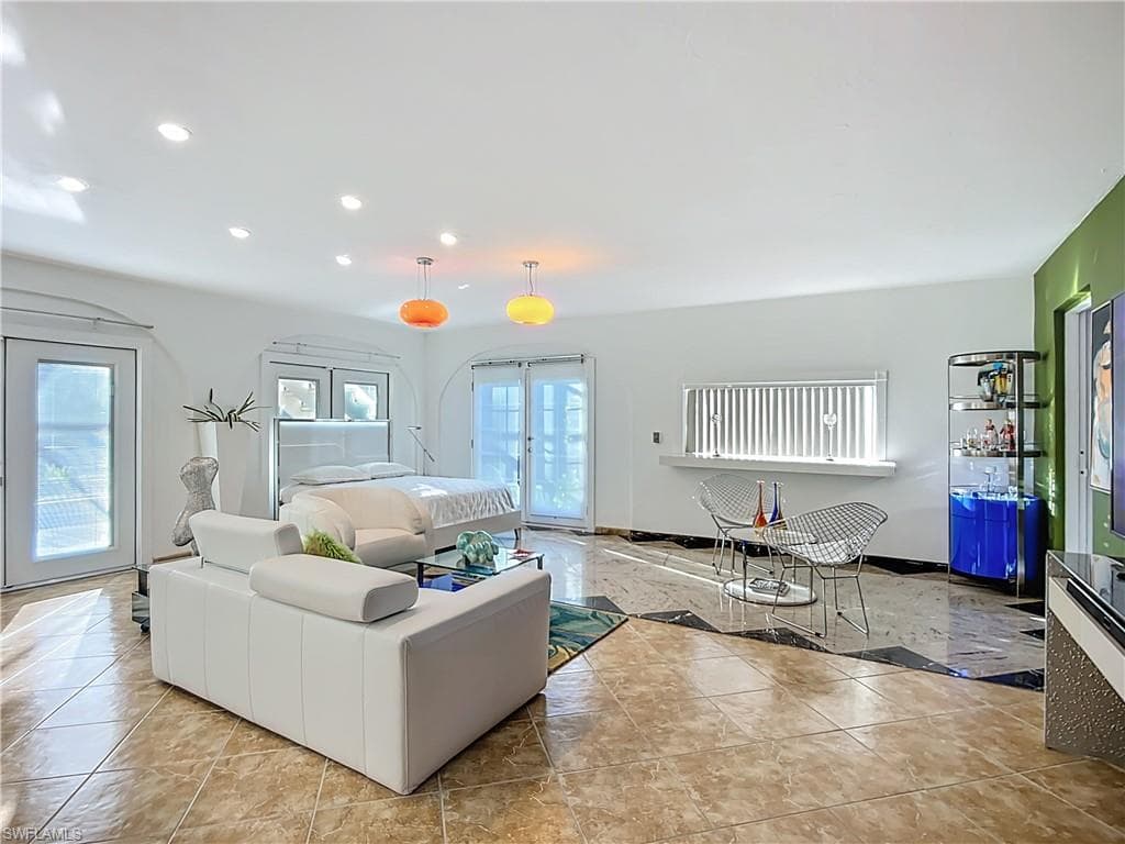 10242 Vanderbilt Dr, Naples, FL 34108-8