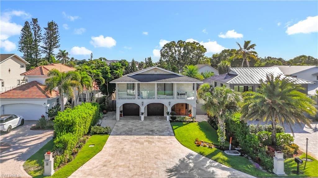 10242 Vanderbilt Dr, Naples, FL 34108-11