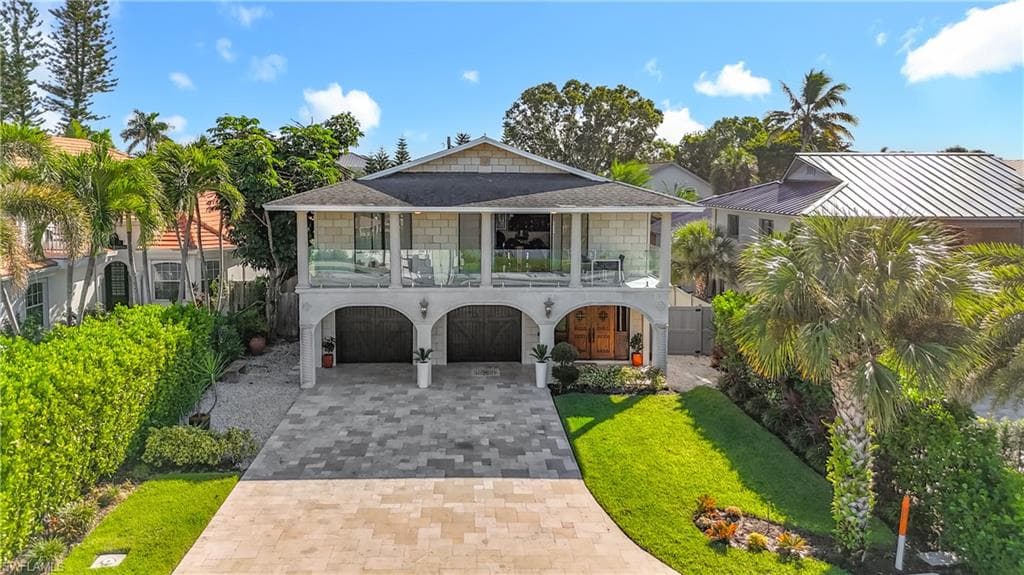 10242 Vanderbilt Dr, Naples, FL 34108-12