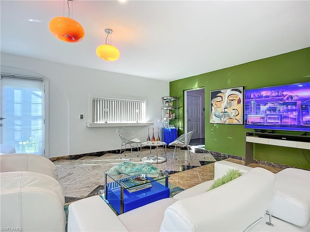 10242 Vanderbilt Dr, Naples, FL 34108-19