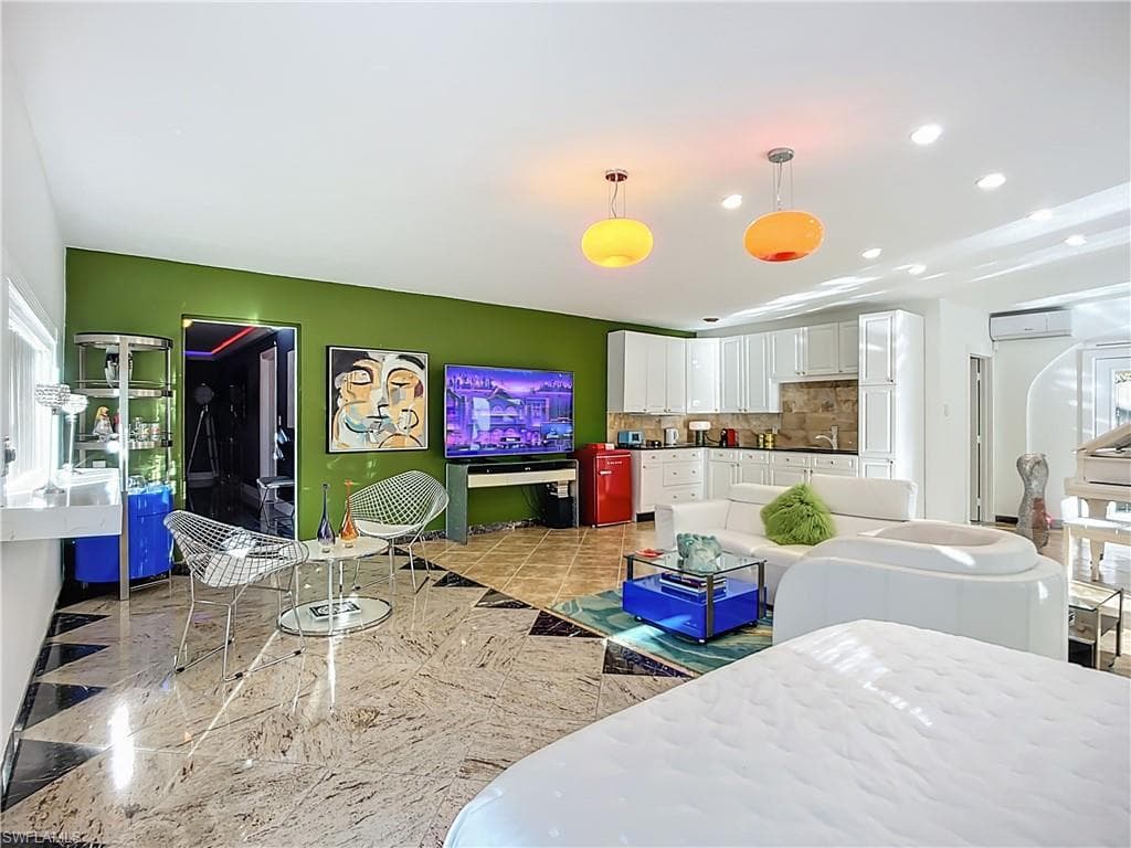 10242 Vanderbilt Dr, Naples, FL 34108-20