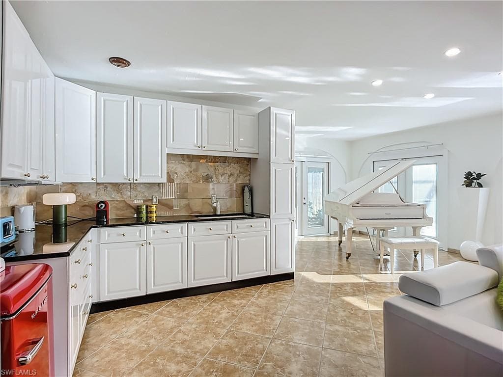 10242 Vanderbilt Dr, Naples, FL 34108-23
