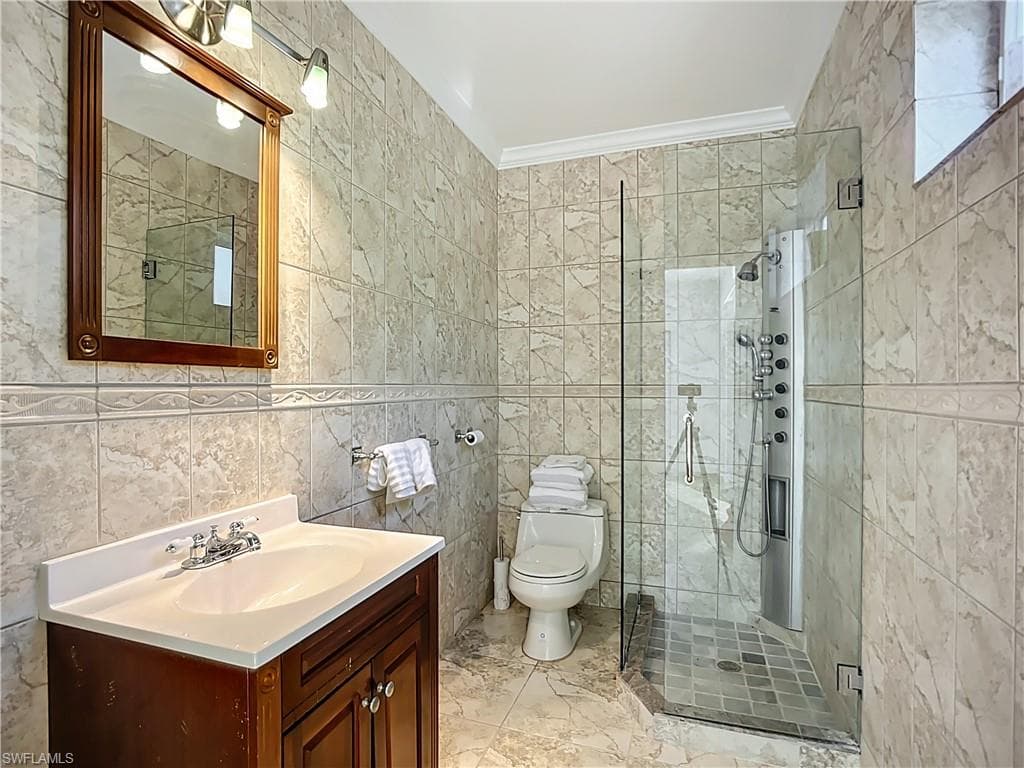 10242 Vanderbilt Dr, Naples, FL 34108-24