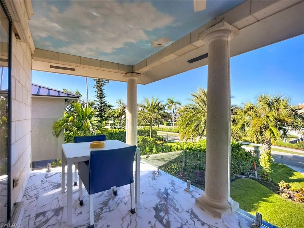10242 Vanderbilt Dr, Naples, FL 34108-32
