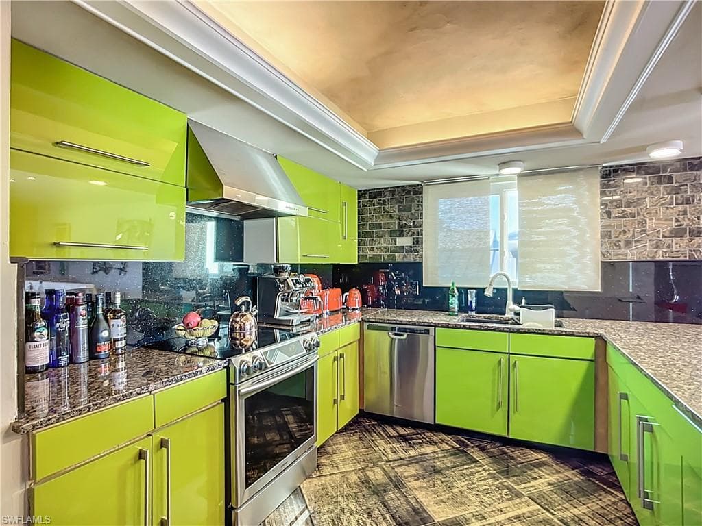 10242 Vanderbilt Dr, Naples, FL 34108-34