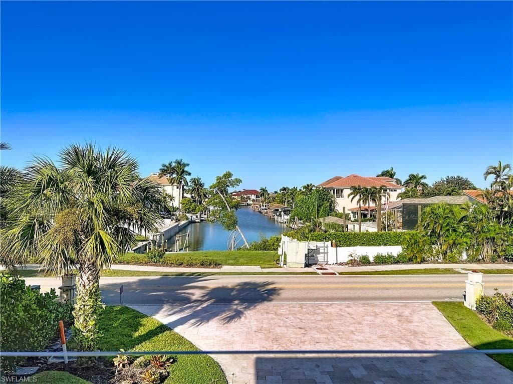 10242 Vanderbilt Dr, Naples, FL 34108-2