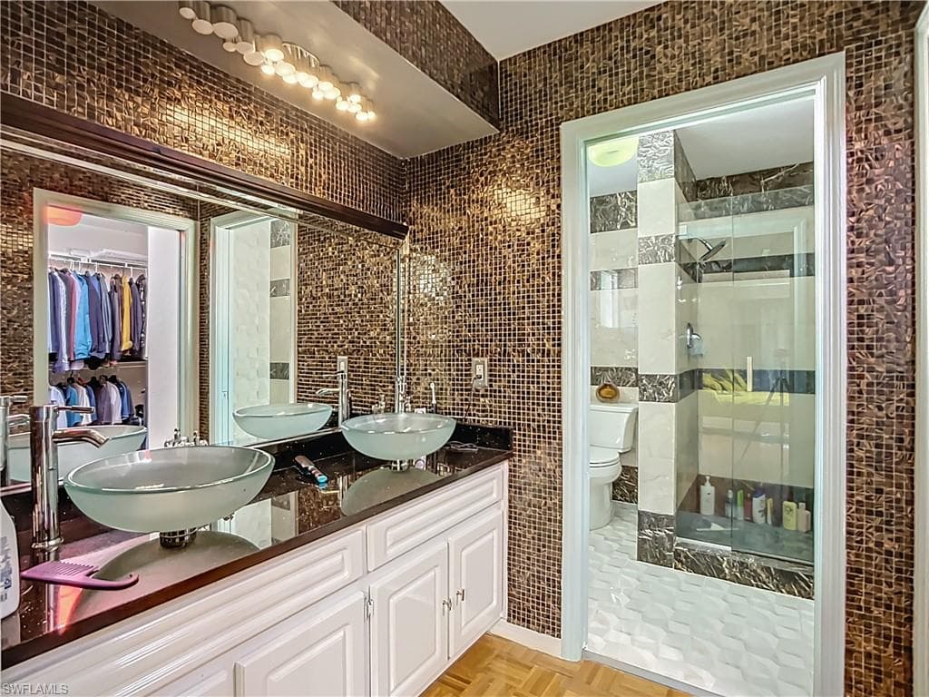 10242 Vanderbilt Dr, Naples, FL 34108-38