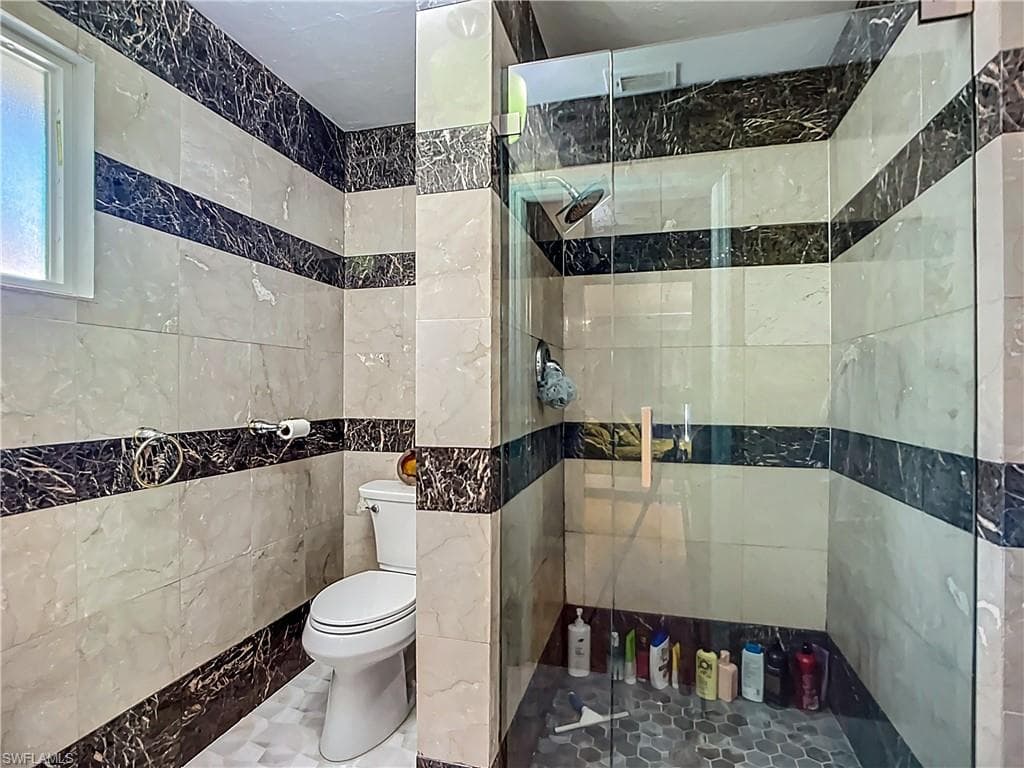 10242 Vanderbilt Dr, Naples, FL 34108-39