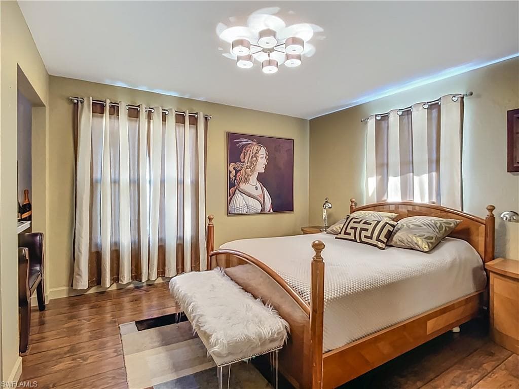 10242 Vanderbilt Dr, Naples, FL 34108-41