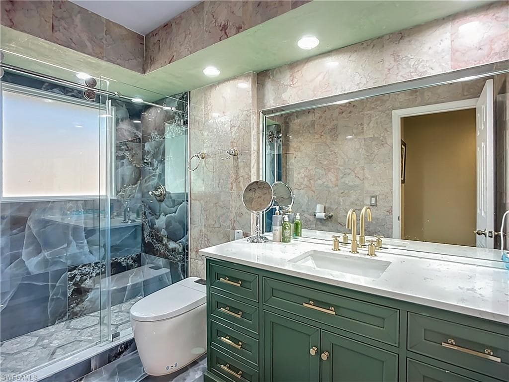 10242 Vanderbilt Dr, Naples, FL 34108-43