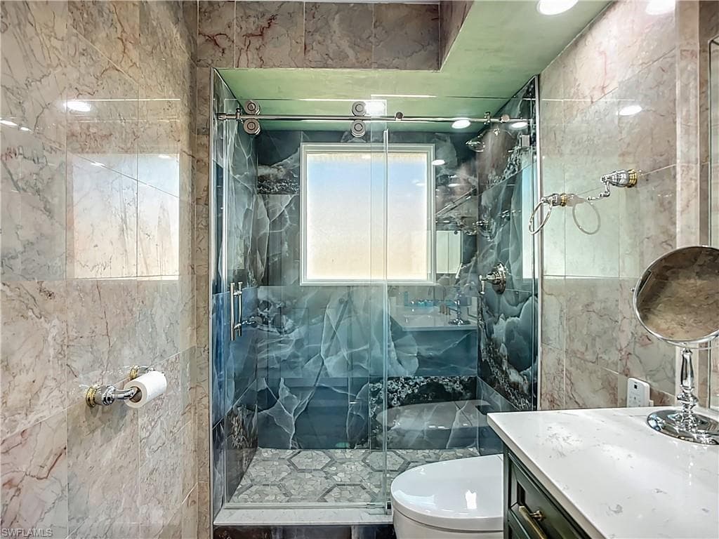10242 Vanderbilt Dr, Naples, FL 34108-44
