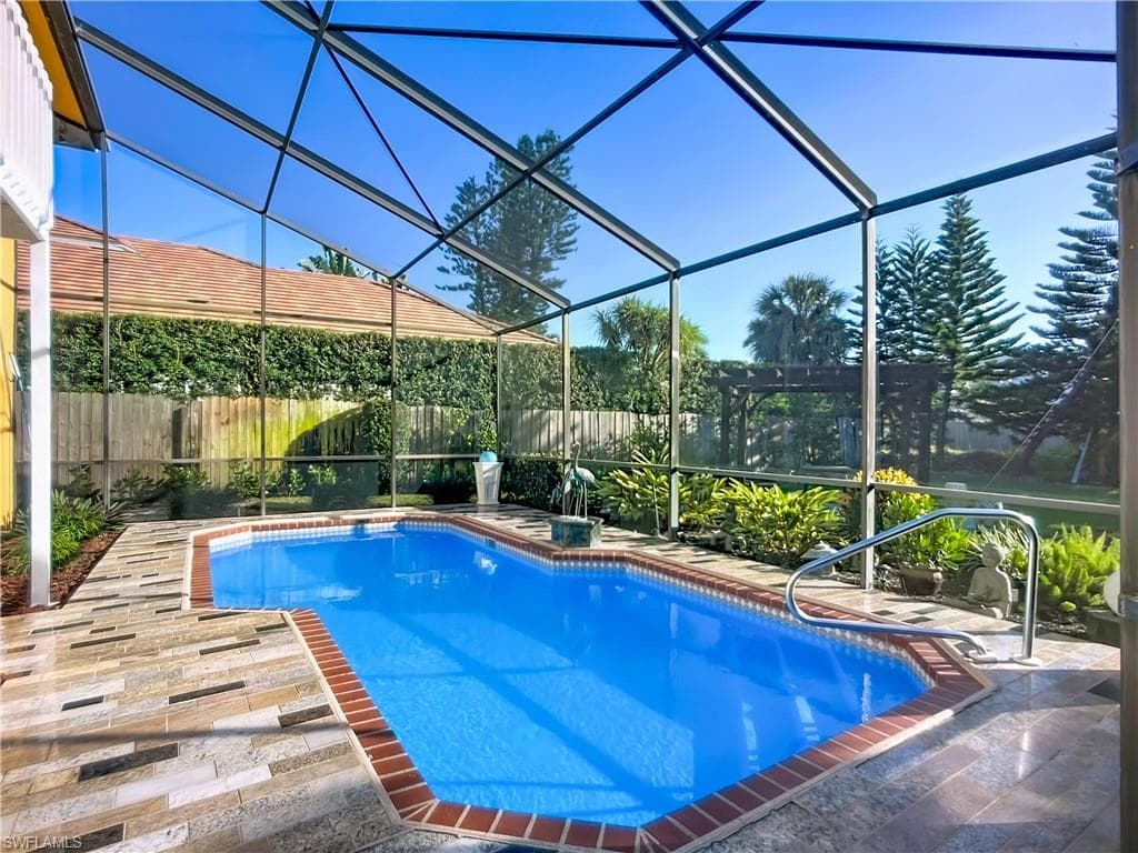 10242 Vanderbilt Dr, Naples, FL 34108-3