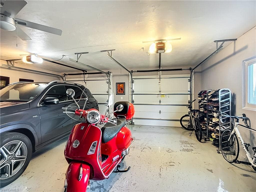 10242 Vanderbilt Dr, Naples, FL 34108-50