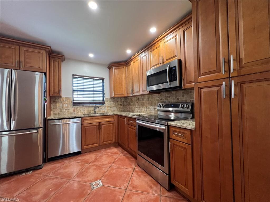 4724 32nd Ave SW, Naples, FL 34116-17