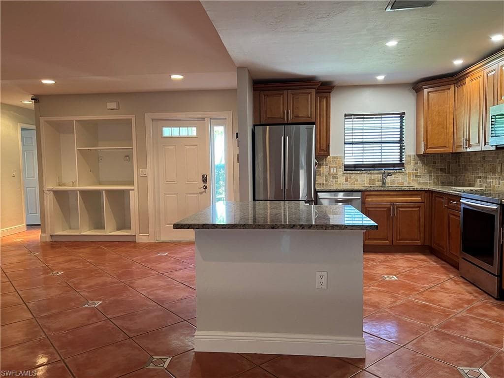 4724 32nd Ave SW, Naples, FL 34116-18