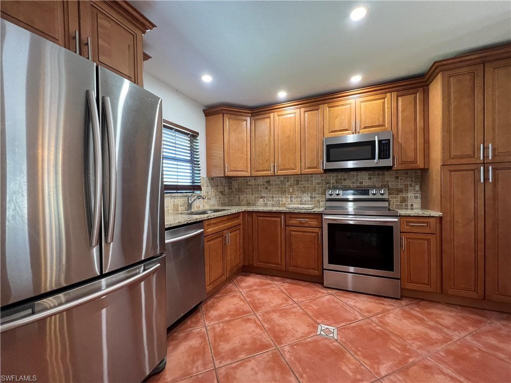 4724 32nd Ave SW, Naples, FL 34116-19